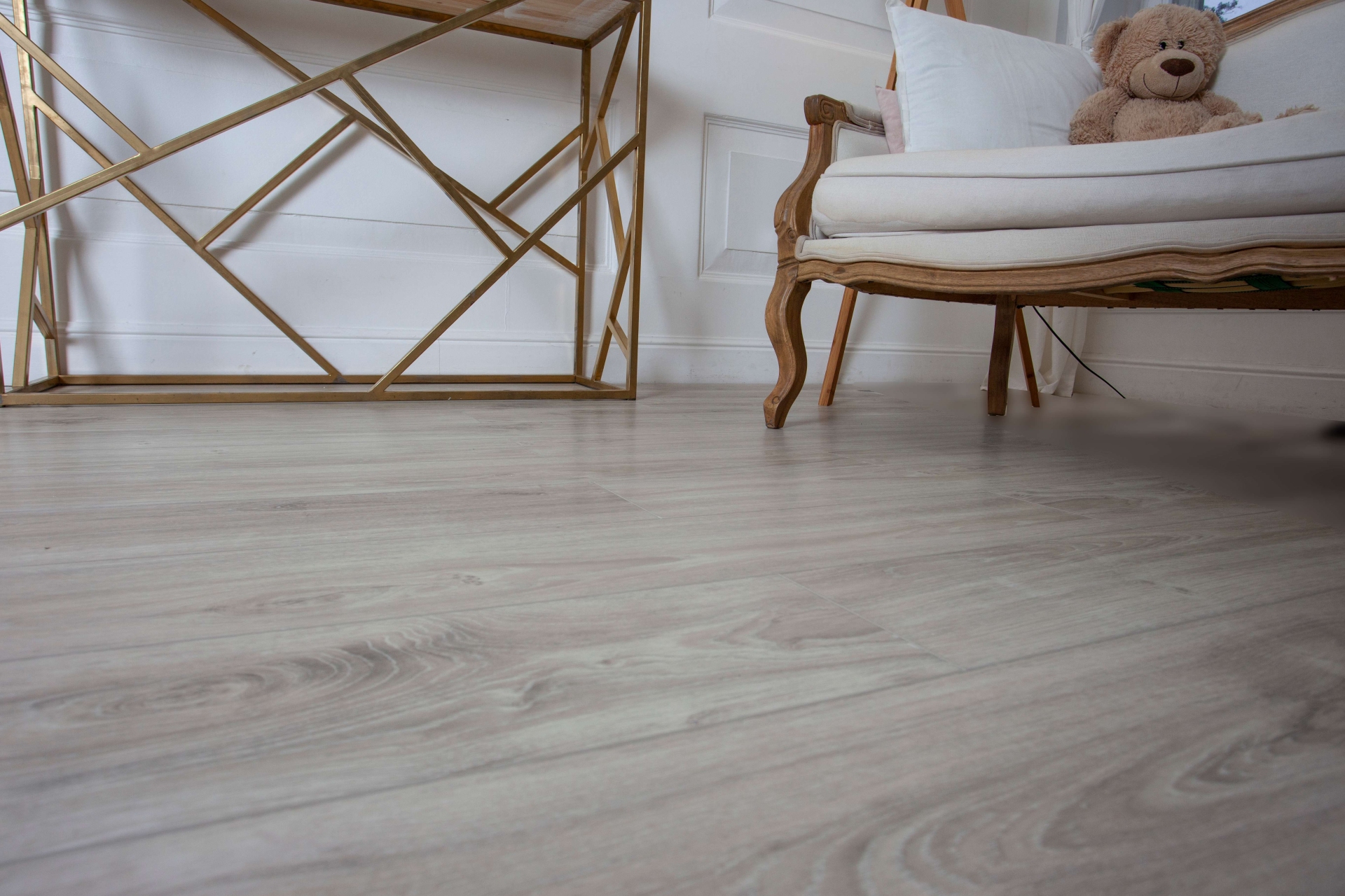 Усовершенствованная кварц-виниловая плитка «Damy Floor» Дуб Белый (1227*187*2,5 мм) — купить в Брянске